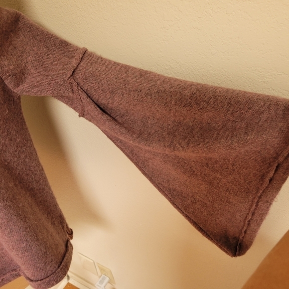 Sundance Mountain Retreat Purple Bell Sleeve Sweater - Picture 6 of 6